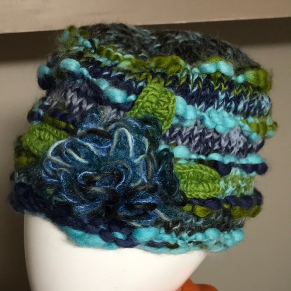 100% wool hat and mitts - Picture 5 of 9